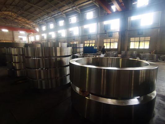 Тепловая обработка QT кованые стальные кольца, обеспечивающие точность измерений от 1000 до 7800 мм Идеально подходит для конструкций и тяжелой промышленности